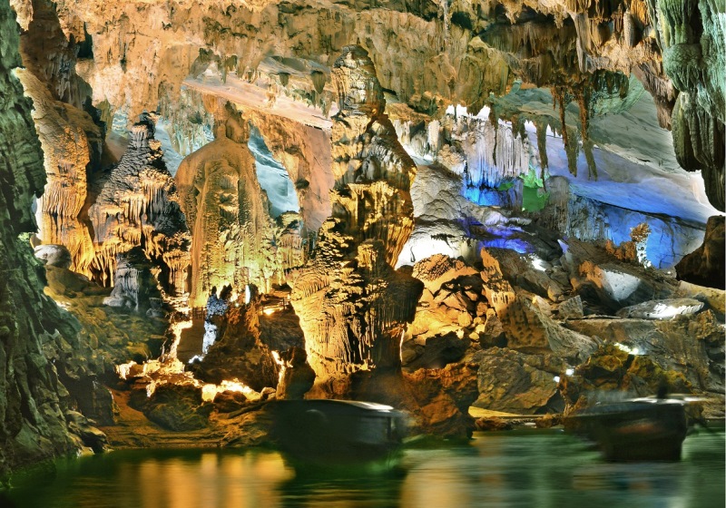Vẻ đẹp kì bí động Phong Nha - 1 ngày